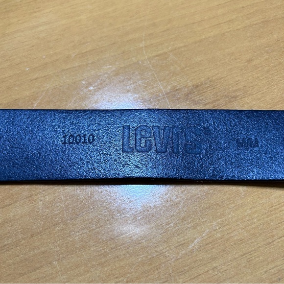 Dark brown LEVI’S 10010 full grain leather belt size M/41” long - Picture 5 of 6